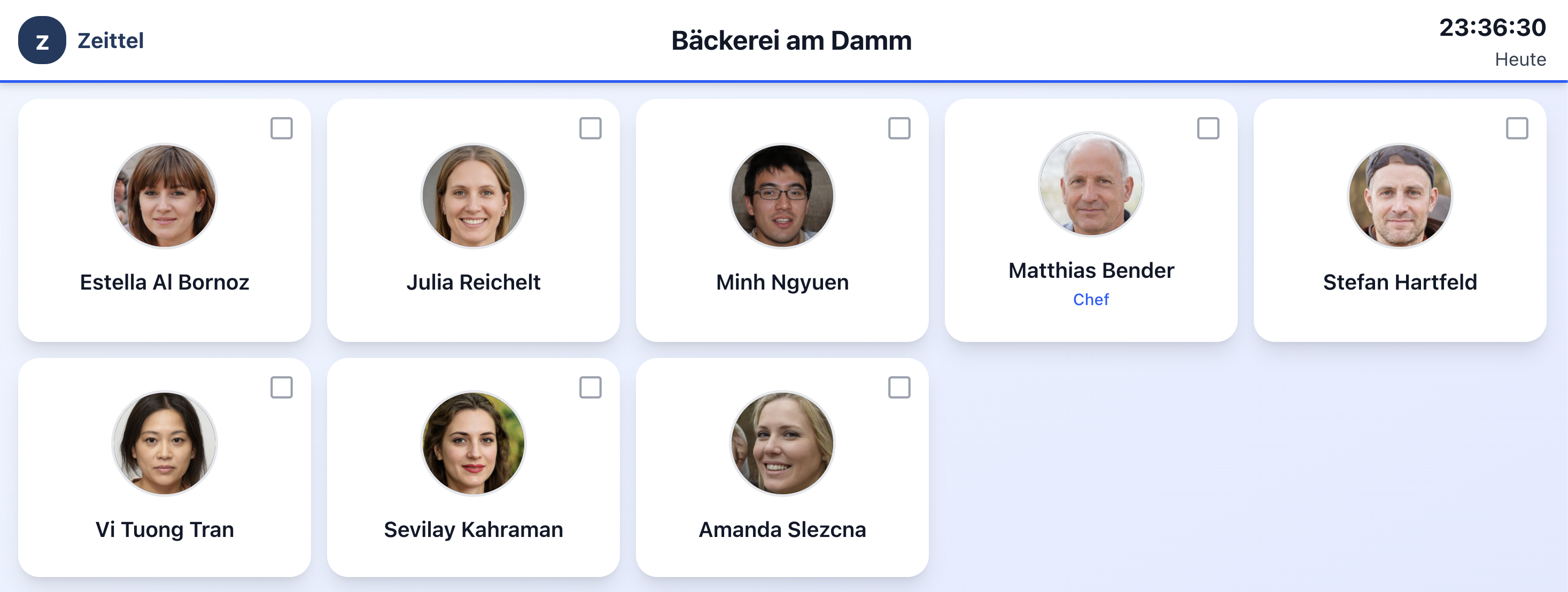 Stempeluhr auf Tablet mit Mitarbeiterauswahl